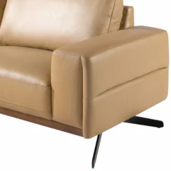 Sofá Chaise Longue (L) Tapizado En Piel De Origen Vacuno Color Arena Con Base De Madera De Roble Tintada En Color Nogal. Estructura D Epatas En Acero Inoxidable Color Negro Acabado Mate. -Conforama Tienda de ventas 02ce1fff07ff7c0fff637a66563cf58056a2ba68 bb545f68745342acb957b3d474d8ec6f