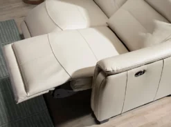 Sofá 3 Plazas Tapizado En Piel De Origen Vacuno Color Gris Taupe Con Mecanismos Eléctricos De Relax. Patas De PVC Efecto Wengué. -Conforama Tienda de ventas 123c3e6c198a931b290a5c94ff815c82731740b3 5807a8148d4142159e43e36cdca5ff01