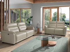 Sofá 3 Plazas Tapizado En Piel De Origen Vacuno Color Gris Taupe Con Mecanismos Eléctricos De Relax. Patas De PVC Efecto Wengué. -Conforama Tienda de ventas 6052820a8d2864f05aabd9e978ce75d41ea4246f ff6ef706766848349b3190372204f61a