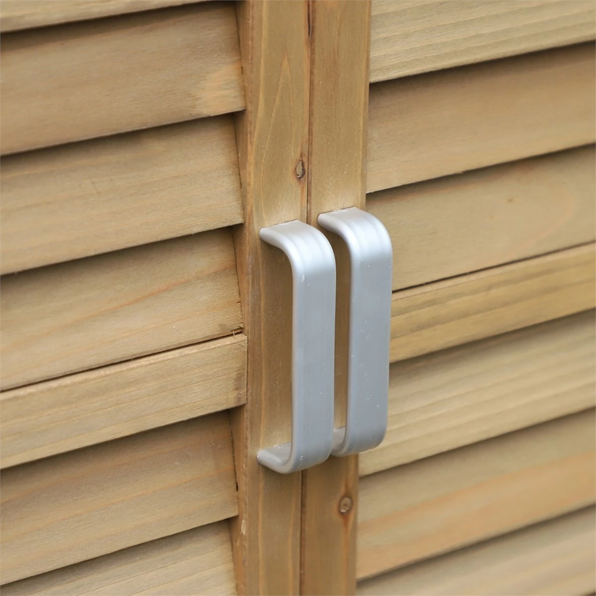 Outsunny Cobertizo De Almacenamiento De Madera Para Jardín 87x46,5x96,5 Cm Con 2 Estantes Interiores 2 Puertas De Buena Ventilación Y Techo Inclinado Para Exterior Terreza Natural 9 Outsunny Cobertizo De Almacenamiento De Madera Para Jardín 87x46,5x96,5 Cm Con 2 Estantes Interiores 2 Puertas De Buena Ventilación Y Techo Inclinado Para Exterior Terreza Natural - Imagen 9