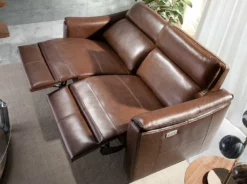 Sofá 3 Plazas Tapizado En Piel De Origen Vacuno Color Marón Cognac Con Mecanismo Eléctricos Relax. Estructura Interna De Madera De Pino Natural. Patas De PVC Color Negro. -Conforama Tienda de ventas ea9ceae6e6a712368855ae68c4477c124e6d889c 2177b17a25e34a3e874025333a388e97